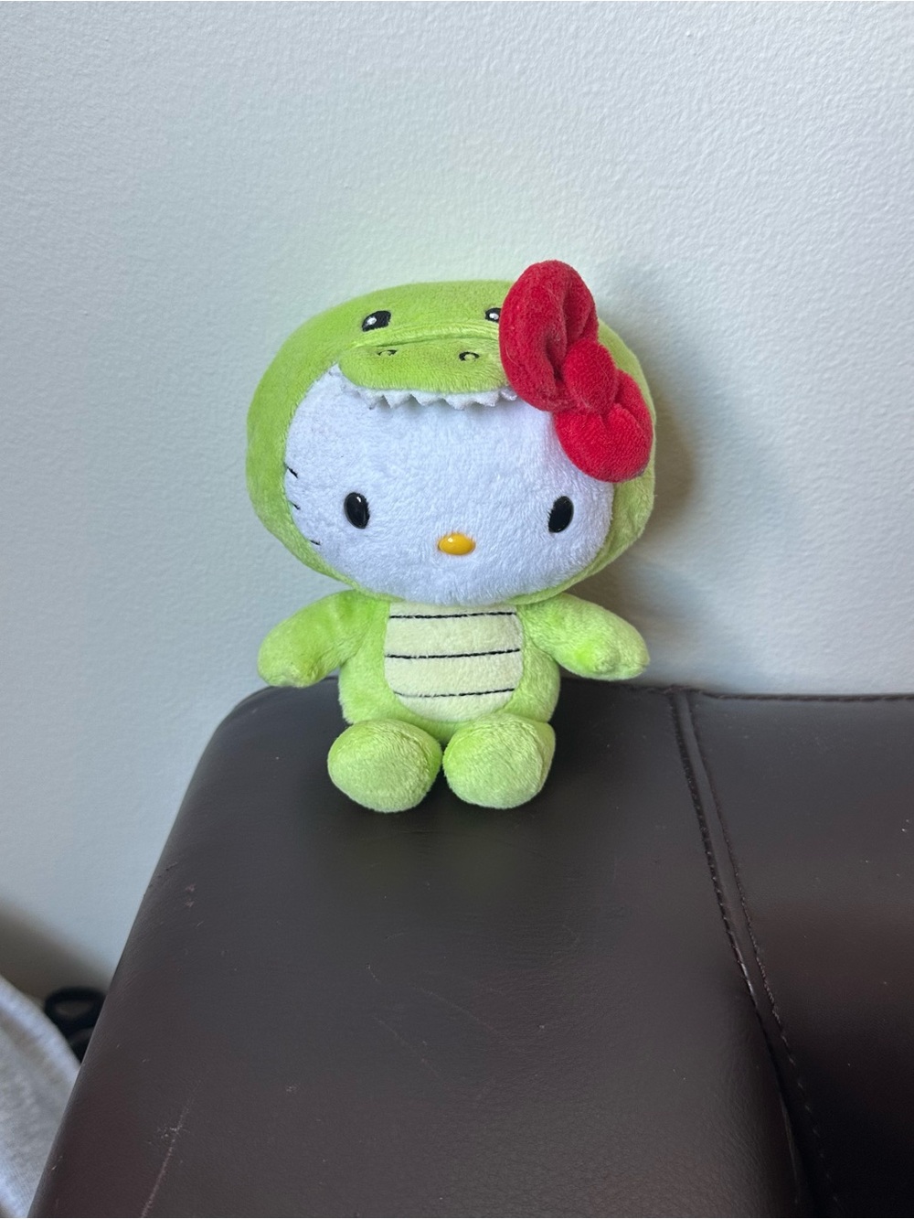 Vintage Y2K Hello Kitty Dinosaur Suit Green Kawaii Small 2011
Good used conditi